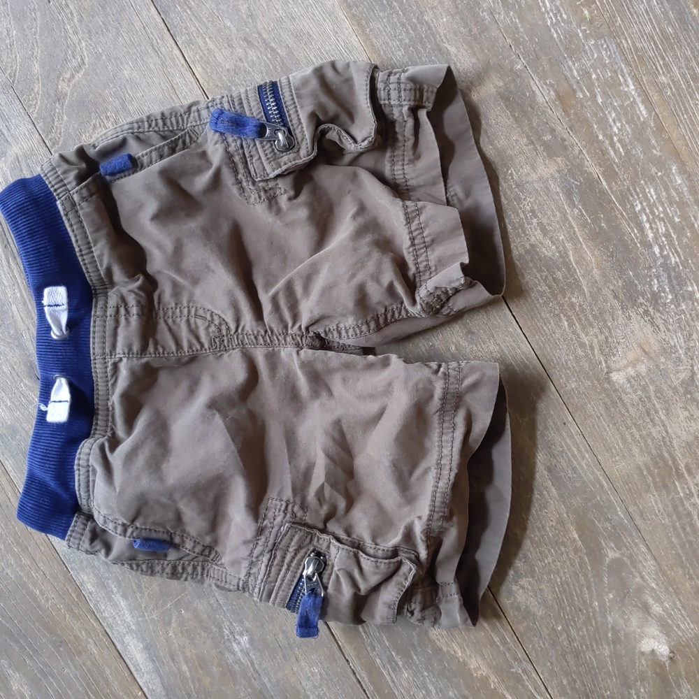 Size 90 (Size 3) Hanna Andersson carpenter pocketed shorts